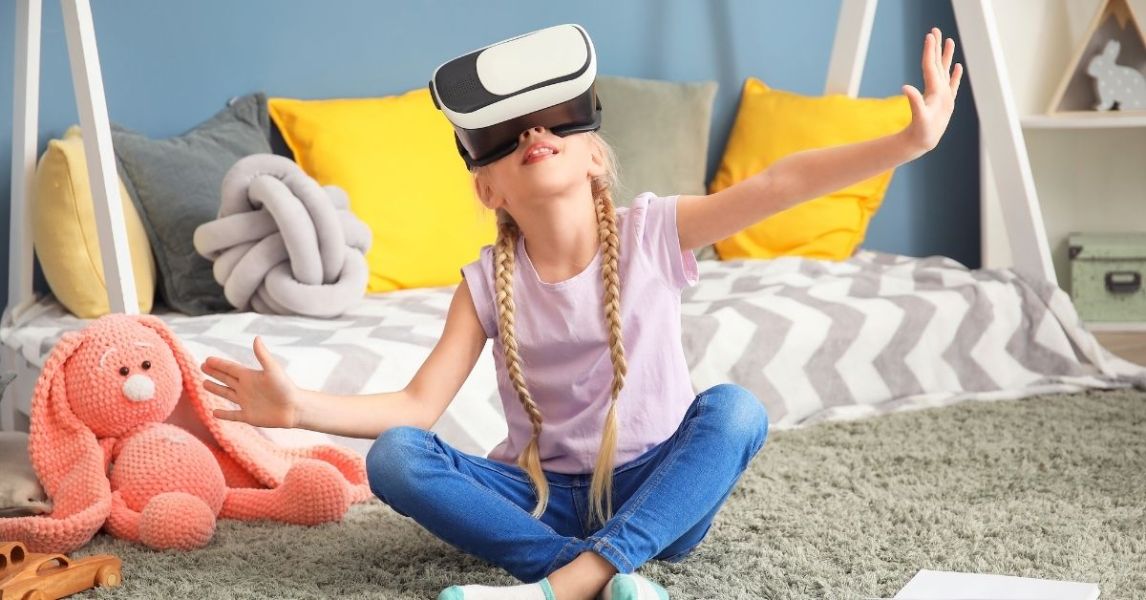 Distance learning re-imagined through Virtual Reality